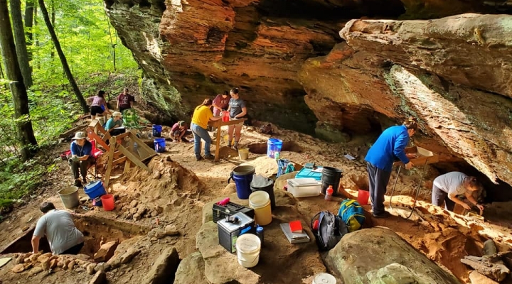Picture shows students doing excavation in rock shelter.